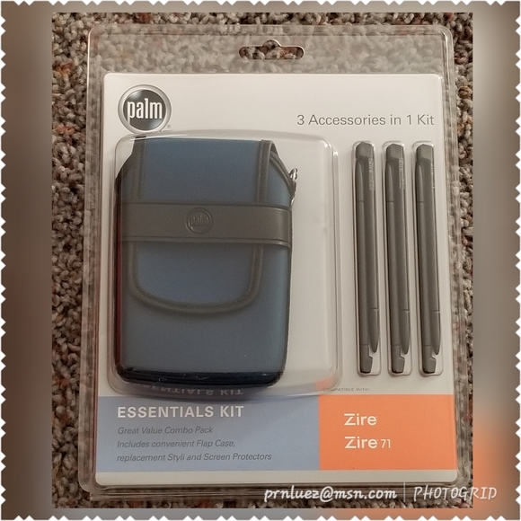 Palm Zire 71 Essentials Kit - Picture 1 of 4